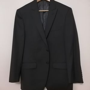 Calvin Klein Silk And Wool Single Breasted Suit Jacket Blazer Size 38S Gray.